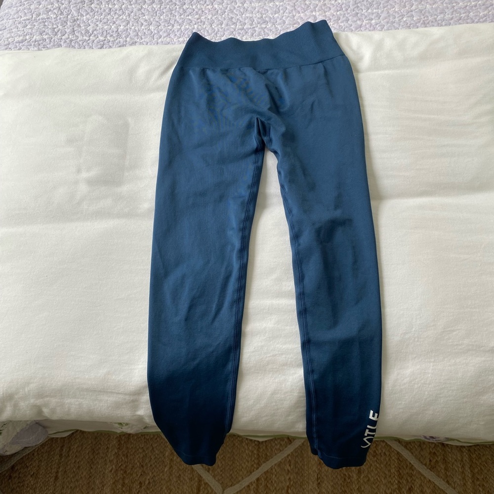 TLF Cosmic Seamless Scrunch Butt Leggings - Picture 7 of 10